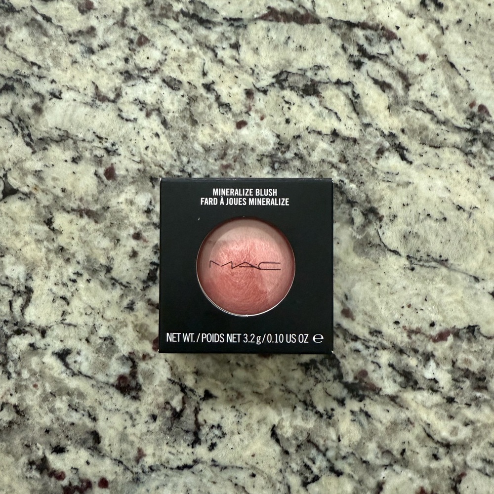 MAC Mineralized Blush in Azalea in the Afternoon